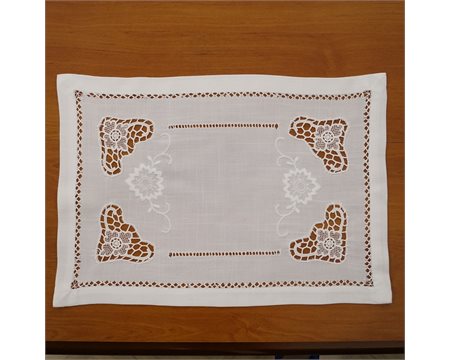 Grace Machine-embroidered white placemat 33cm x 47cm
