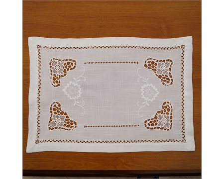 Χάρις Λευκό Σουπλά με Κέντημα Μηχανής 33cm x 47cm